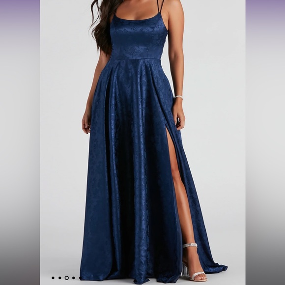 Windsor Gown - Picture 2 of 5